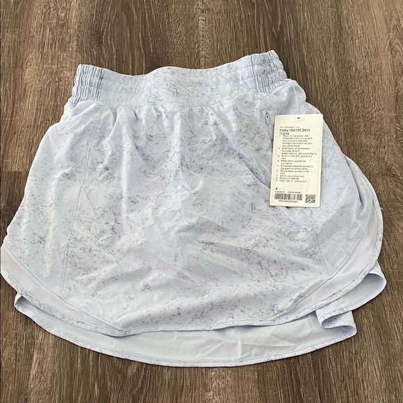 lululemon athletica Dresses & Skirts - Lululemon Hotty Hot Skirt